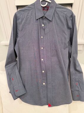 UNTUCKit Men's Long-Sleeve Button-Up Shirt in Heather Blue with Red Accents